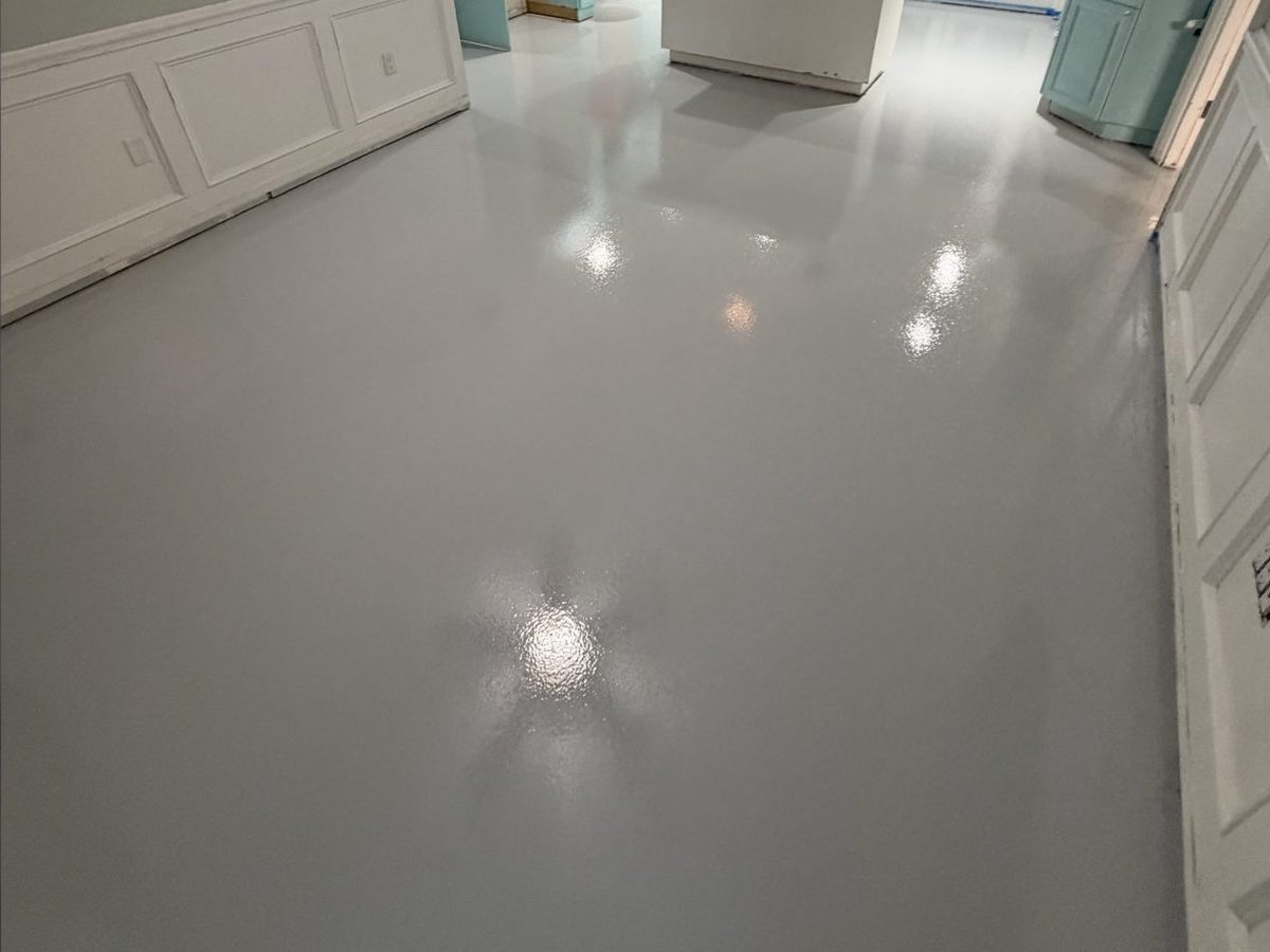 Solid grey epoxy floor in a kitchen and dining area